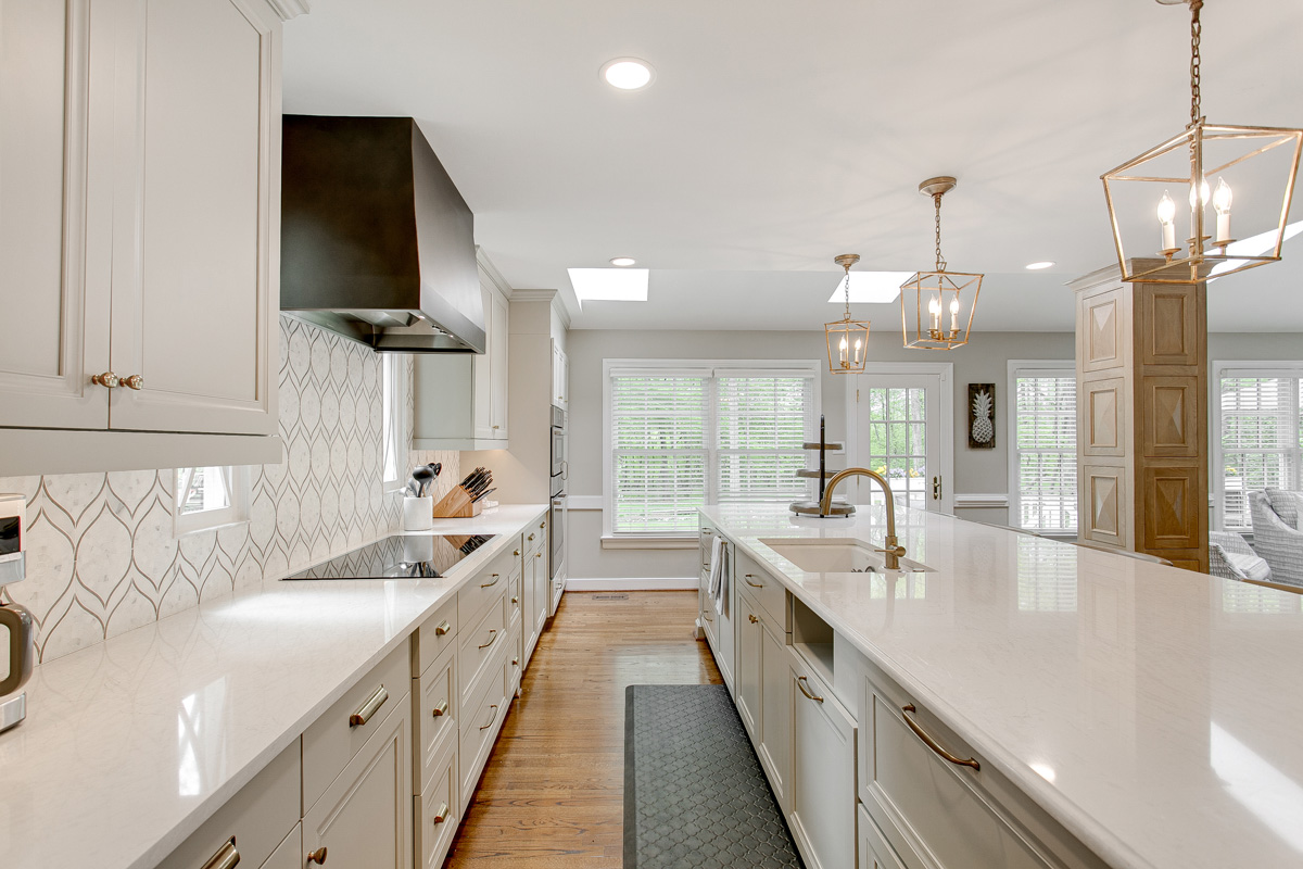 A kitchen in El Paso with white countertops.